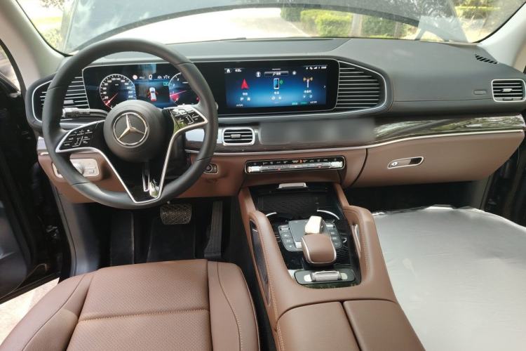 Used Mercedes-Benz GLE 2025 GLE 350 4MATIC Stylish Model Center Console