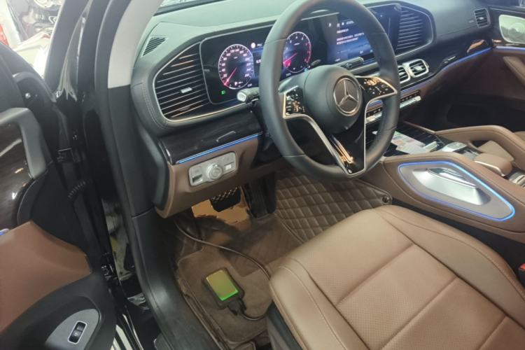 Used Mercedes-Benz GLE 2025 GLE 350 4MATIC Stylish Model Center Console