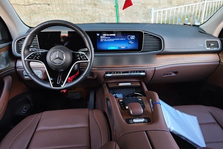Used Mercedes-Benz GLE 2025 GLE 450 4MATIC Fashion Edition Center Console