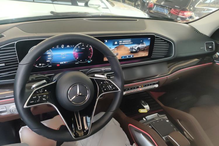 Used Mercedes-Benz GLE 2025 GLE 350 4MATIC Stylish Model Center Console