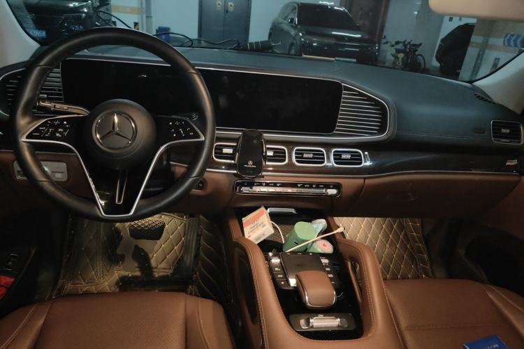 Used Mercedes-Benz GLE 2025 GLE 350 4MATIC Stylish Model Center Console