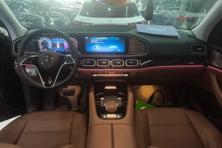 Used Mercedes-Benz GLE 2025 GLE 350 4MATIC Stylish Model Center Console