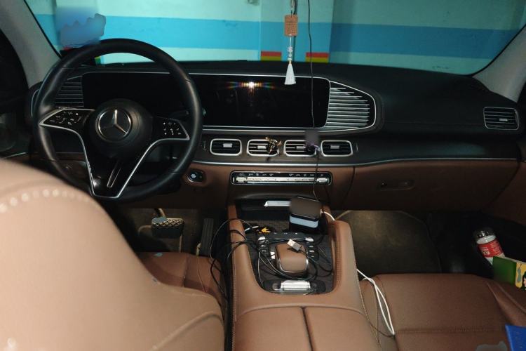 Used Mercedes-Benz GLE 2025 GLE 450 4MATIC Luxury Model Center Console
