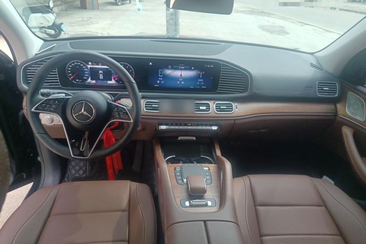 Used Mercedes-Benz GLE 2025 GLE 450 4MATIC Fashion Edition Center Console
