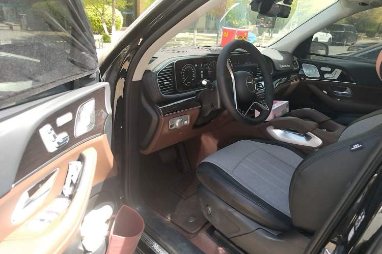Used Mercedes-Benz GLE 2025 GLE 350 4MATIC Stylish Model Driver Seat
