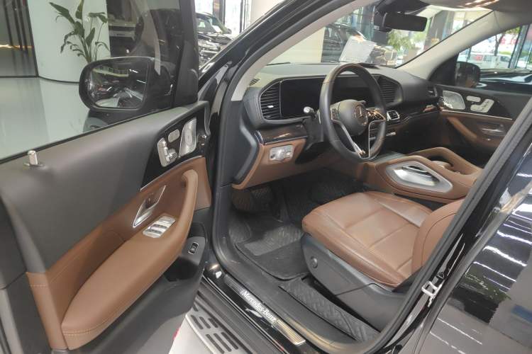 Used Mercedes-Benz GLE 2025 GLE 350 4MATIC Stylish Model Driver Seat