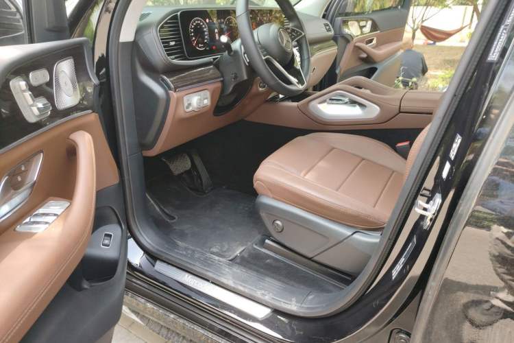 Used Mercedes-Benz GLE 2025 GLE 350 4MATIC Stylish Model Driver Seat