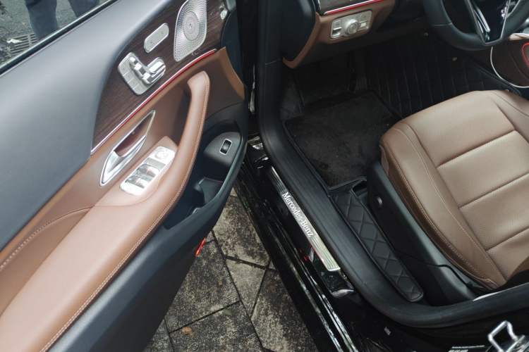 Used Mercedes-Benz GLE 2025 GLE 350 4MATIC Stylish Model Driver Seat