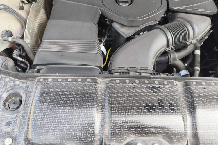 Used Mercedes-Benz GLE 2025 GLE 350 4MATIC Stylish Model Engine Bay