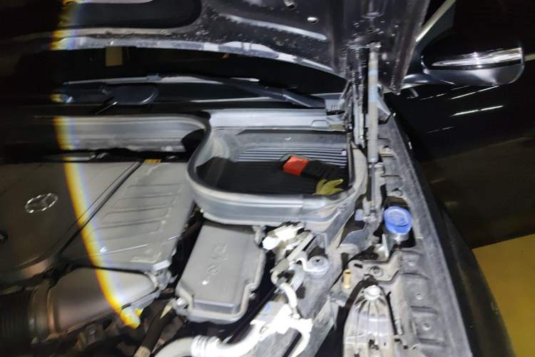 Used Mercedes-Benz GLE 2025 GLE 350 4MATIC Stylish Model Engine Bay Left