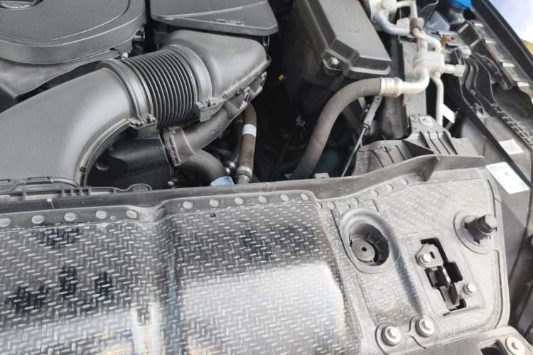 Used Mercedes-Benz GLE 2025 GLE 350 4MATIC Stylish Model Engine Bay Left