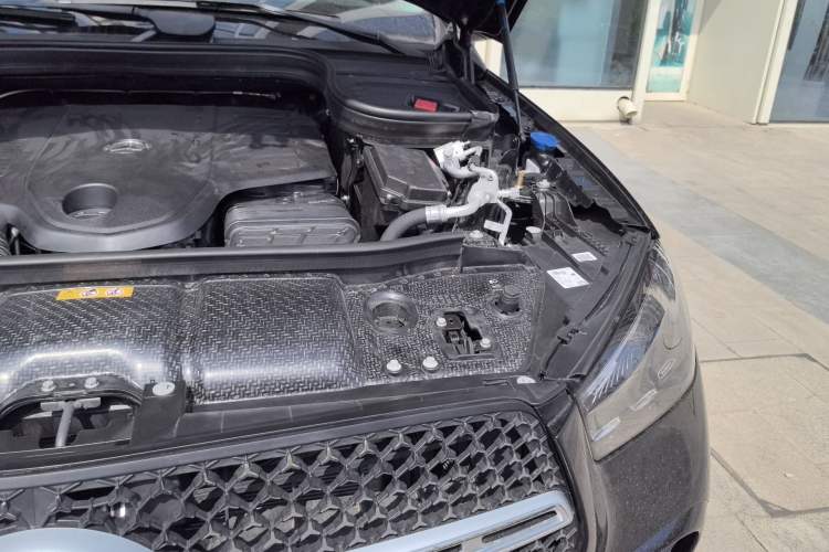 Used Mercedes-Benz GLE 2025-Year Restyled GLE 450 4MATIC Luxury Edition Engine Bay Left