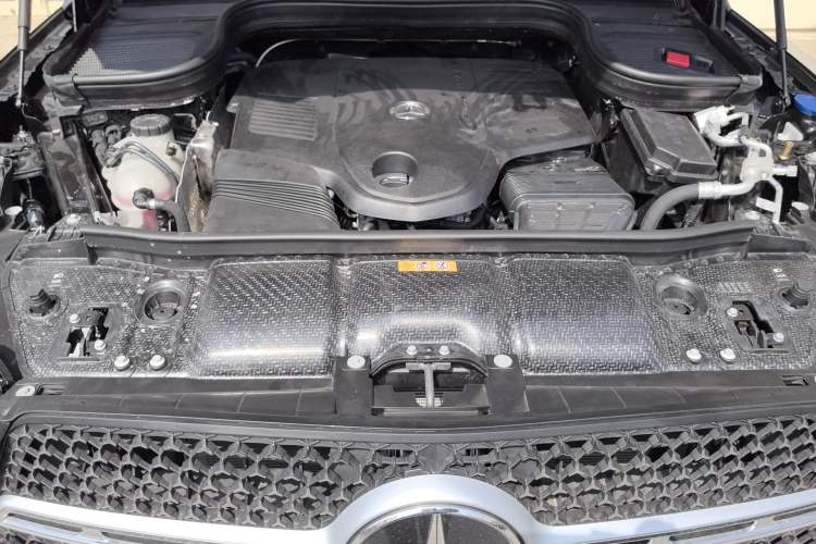 Used Mercedes-Benz GLE 2025-Year Restyled GLE 450 4MATIC Luxury Edition Engine Bay