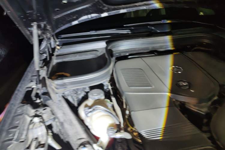 Used Mercedes-Benz GLE 2025 GLE 350 4MATIC Stylish Model Engine Bay Right