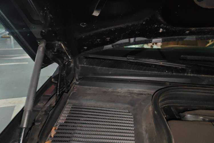 Used Mercedes-Benz GLE 2025 GLE 350 4MATIC Stylish Model Engine Bay Right
