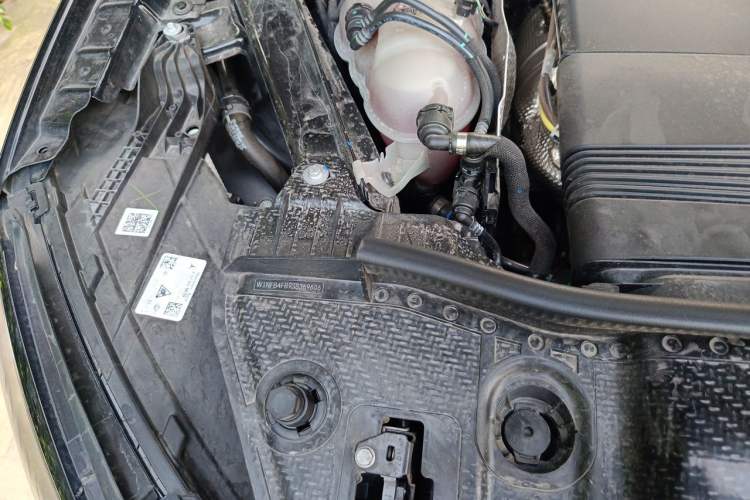 Used Mercedes-Benz GLE 2025 GLE 350 4MATIC Stylish Model Engine Bay Right