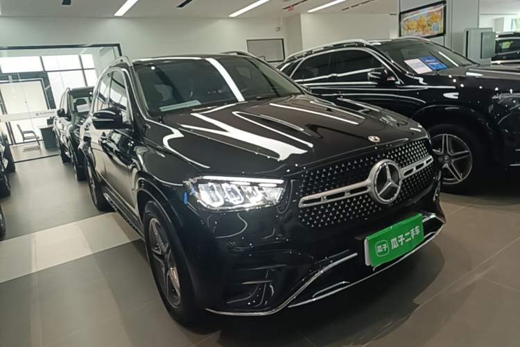 Used Mercedes-Benz GLE 2025 GLE 450 4MATIC Fashion Edition Front Right 45 Deg