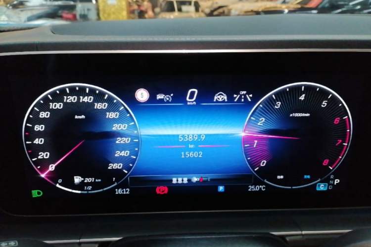 Used Mercedes-Benz GLE 2025 GLE 350 4MATIC Stylish Model Instrument Cluster