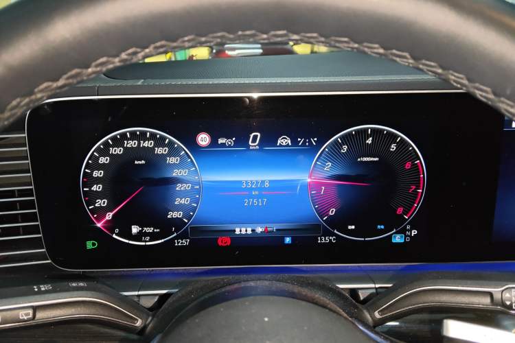 Used Mercedes-Benz GLE 2025 GLE 350 4MATIC Stylish Model Instrument Cluster