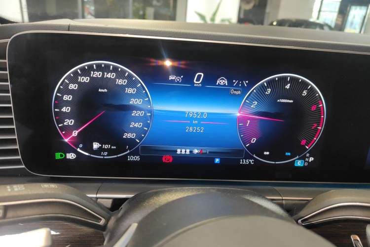 Used Mercedes-Benz GLE 2025 GLE 350 4MATIC Stylish Model Instrument Cluster