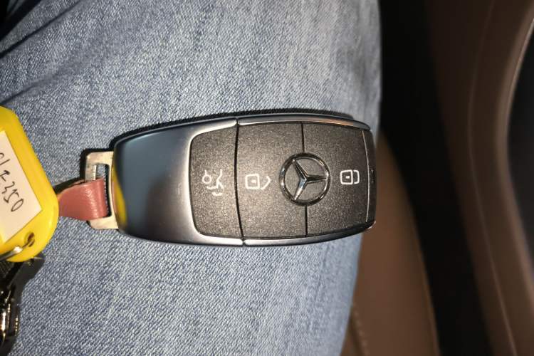 Used Mercedes-Benz GLE 2025 GLE 350 4MATIC Stylish Model Interior 1