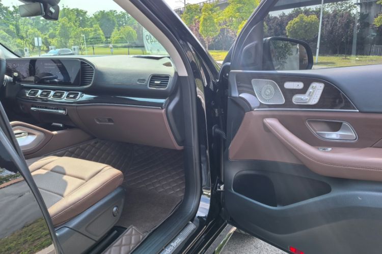Used Mercedes-Benz GLE 2025 GLE 350 4MATIC Stylish Model Interior 1