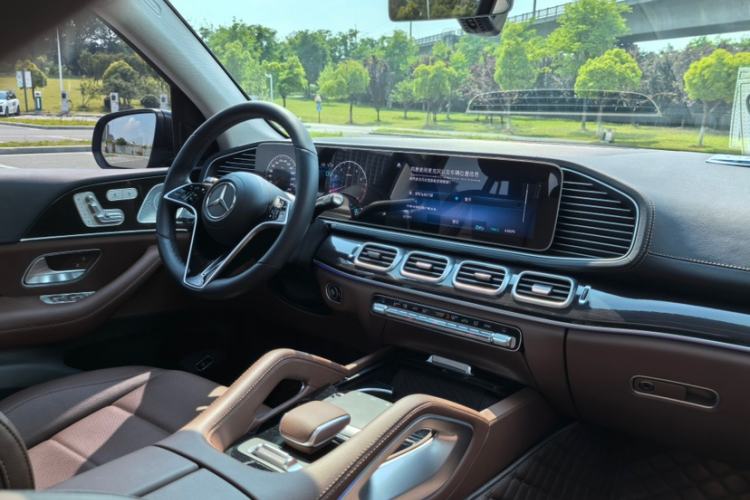 Used Mercedes-Benz GLE 2025 GLE 350 4MATIC Stylish Model Interior 2