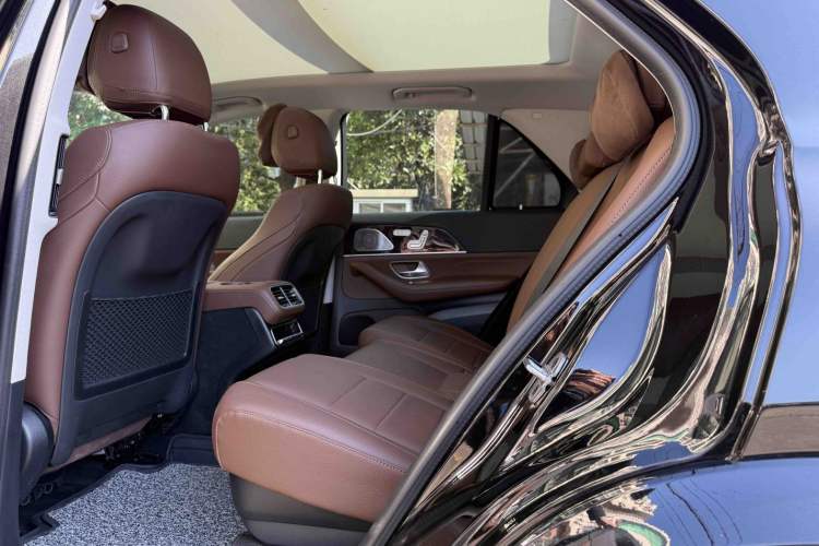 Used Mercedes-Benz GLE 2025 GLE 350 4MATIC Stylish Model Interior 3