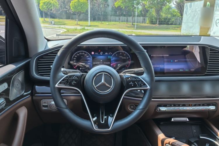 Used Mercedes-Benz GLE 2025 GLE 350 4MATIC Stylish Model Interior 3