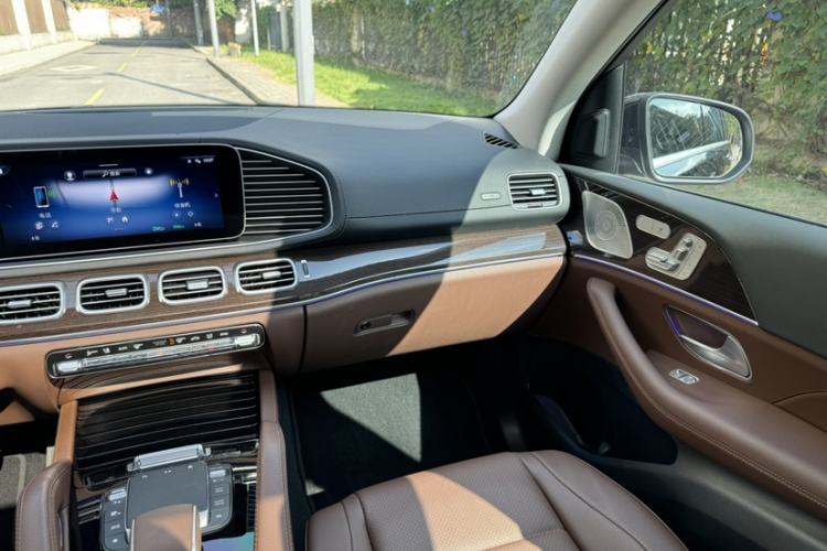 Used Mercedes-Benz GLE 2025 GLE 350 4MATIC Stylish Model Interior 4