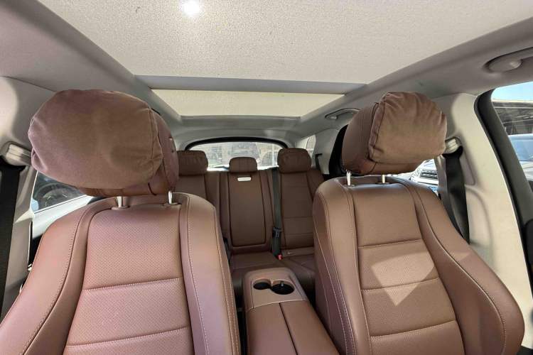 Used Mercedes-Benz GLE 2025 GLE 350 4MATIC Stylish Model Interior 4