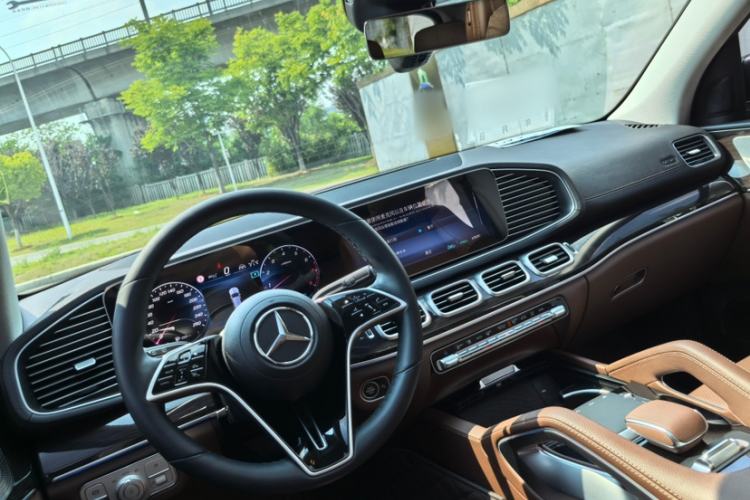Used Mercedes-Benz GLE 2025 GLE 350 4MATIC Stylish Model Interior 4