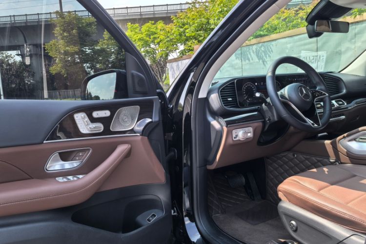Used Mercedes-Benz GLE 2025 GLE 350 4MATIC Stylish Model Interior 7