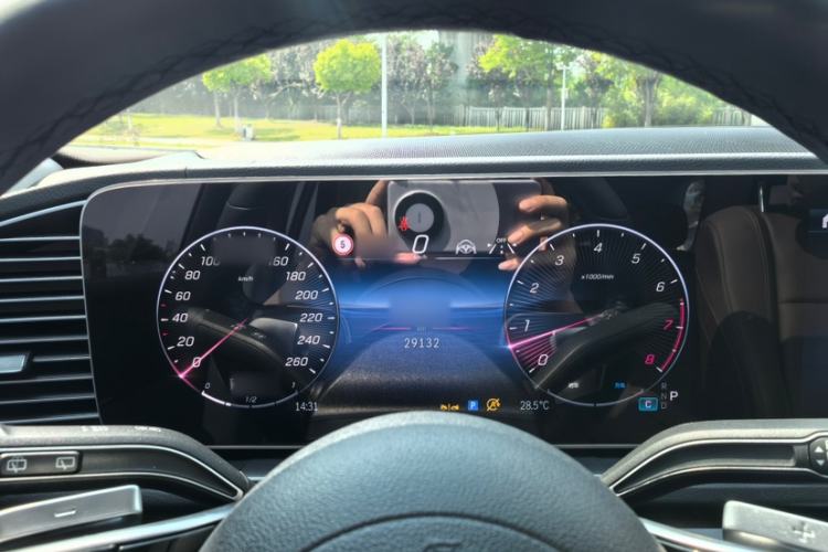 Used Mercedes-Benz GLE 2025 GLE 350 4MATIC Stylish Model Interior 8