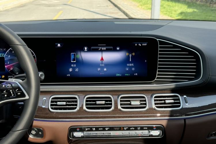 Used Mercedes-Benz GLE 2025 GLE 350 4MATIC Stylish Model Interior 9