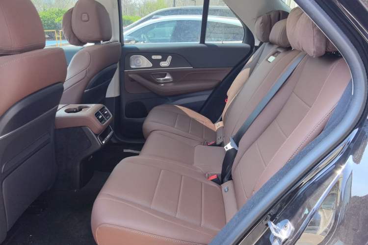 Used Mercedes-Benz GLE 2025-Year Restyled GLE 450 4MATIC Luxury Edition Left Rear Seat