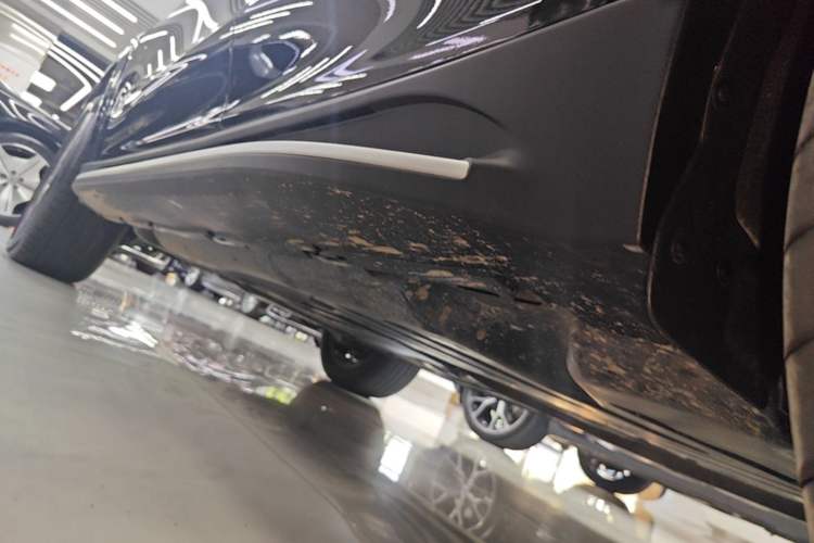 Used Mercedes-Benz GLE 2025 GLE 450 4MATIC Fashion Edition Left Side Sill