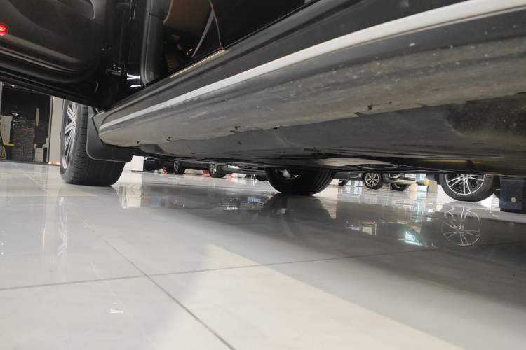 Used Mercedes-Benz GLE 2025 GLE 350 4MATIC Stylish Model Left Side Sill