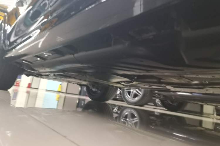 Used Mercedes-Benz GLE 2025 GLE 350 4MATIC Stylish Model Left Side Sill