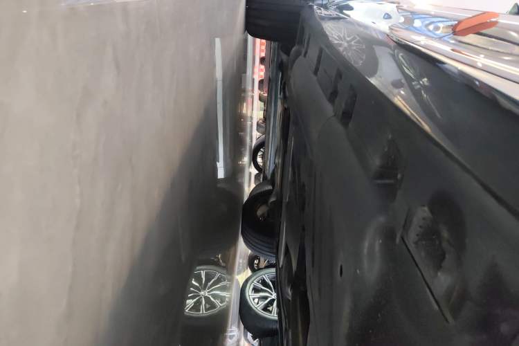 Used Mercedes-Benz GLE 2025 GLE 350 4MATIC Stylish Model Left Side Sill