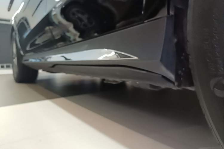 Used Mercedes-Benz GLE 2025 GLE 450 4MATIC Fashion Edition Left Side Sill