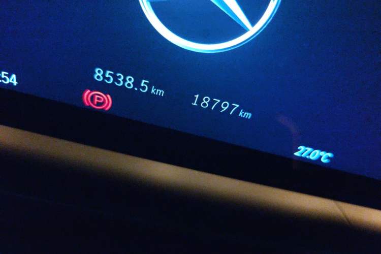 Used Mercedes-Benz GLE 2025 GLE 350 4MATIC Stylish Model Odometer Close Up