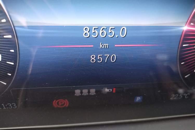 Used Mercedes-Benz GLE 2025 GLE 350 4MATIC Stylish Model Odometer Close Up
