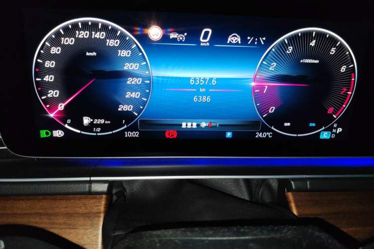 Used Mercedes-Benz GLE 2025 GLE 450 4MATIC Fashion Edition Odometer Close Up
