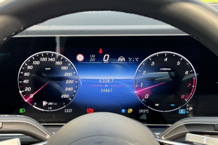 Used Mercedes-Benz GLE 2025 GLE 350 4MATIC Stylish Model Odometer Close Up