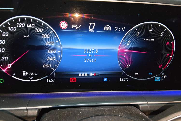 Used Mercedes-Benz GLE 2025 GLE 350 4MATIC Stylish Model Odometer Close Up