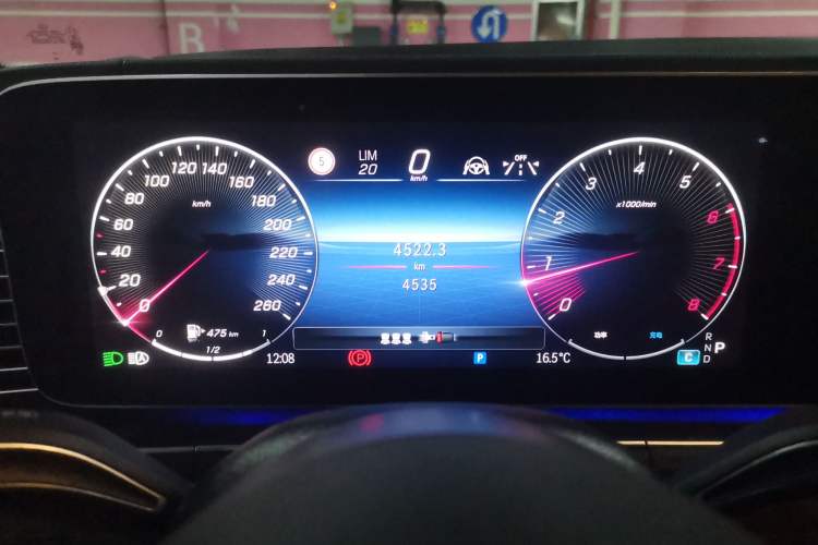 Used Mercedes-Benz GLE 2025 GLE 350 4MATIC Stylish Model Odometer Close Up