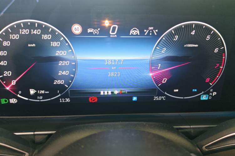 Used Mercedes-Benz GLE 2025 GLE 450 4MATIC Fashion Edition Odometer Close Up