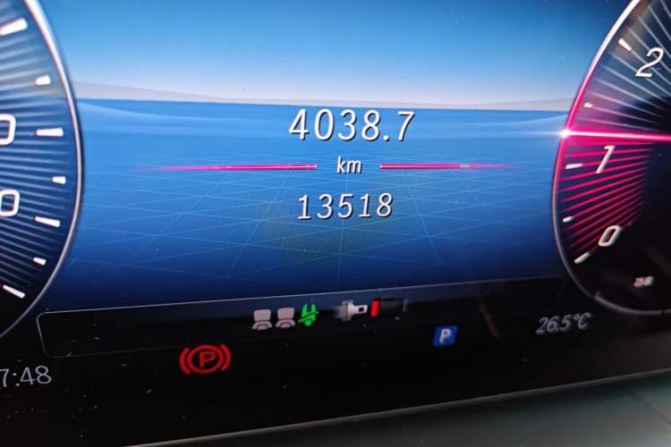 Used Mercedes-Benz GLE 2025 GLE 450 4MATIC Fashion Edition Odometer Close Up
