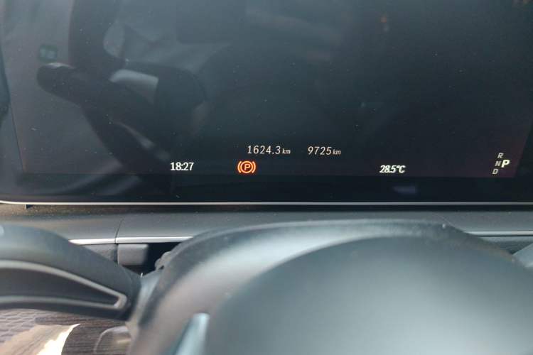 Used Mercedes-Benz GLE 2025 GLE 350 4MATIC Stylish Model Odometer Close Up